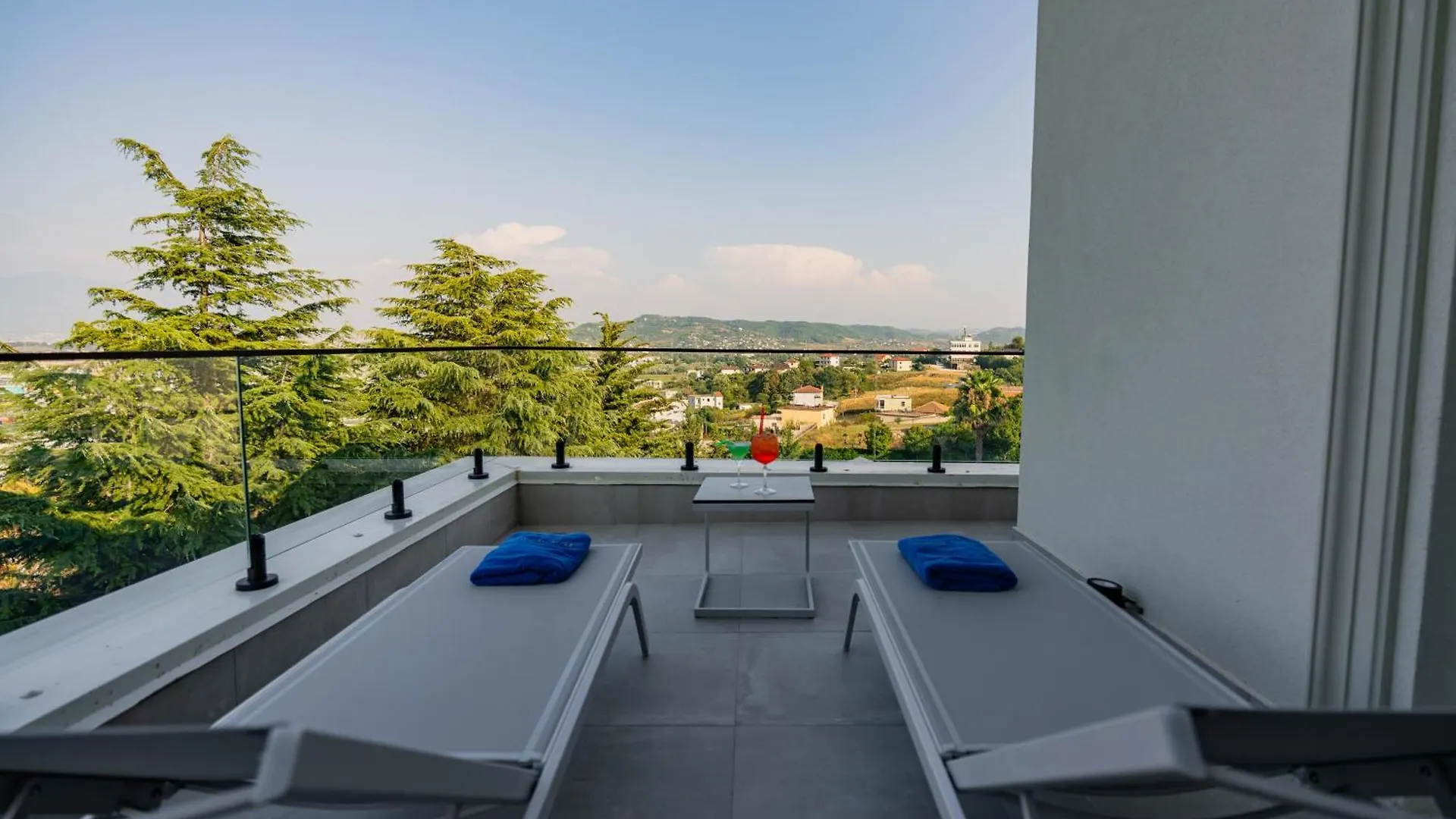 Royal Hill Hotel Vorë