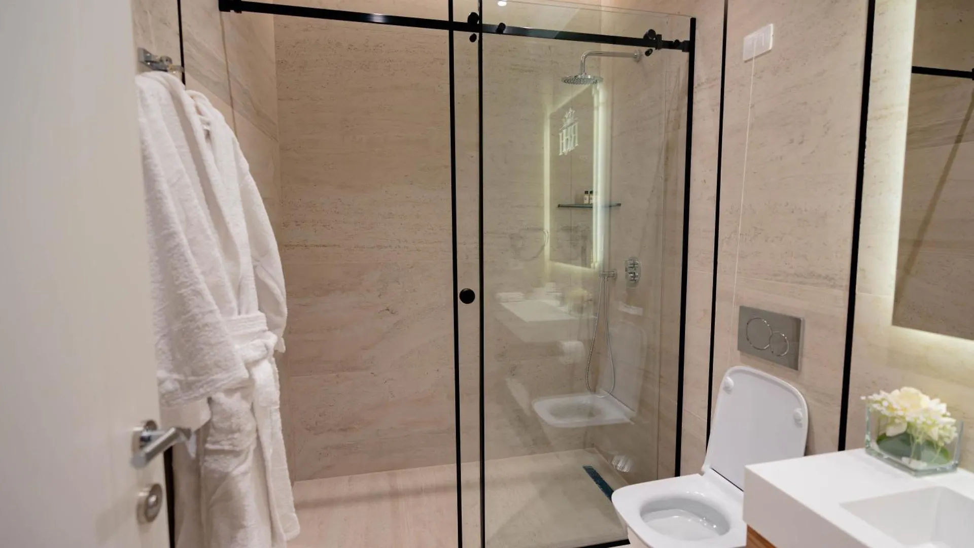 Royal Hill Hotel Vore Albania