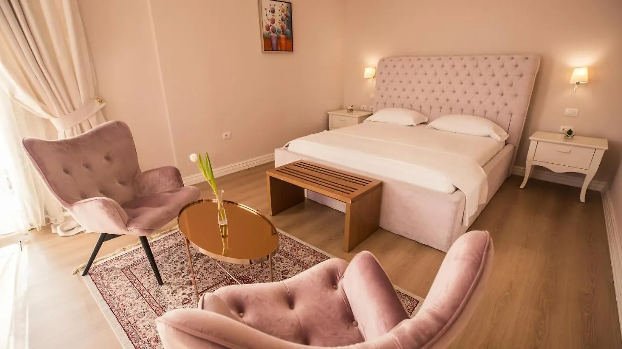 Royal Hill Hotel Vorë