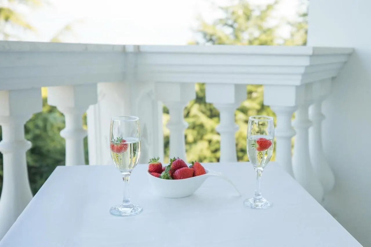 Royal Hill Hotel Vorë